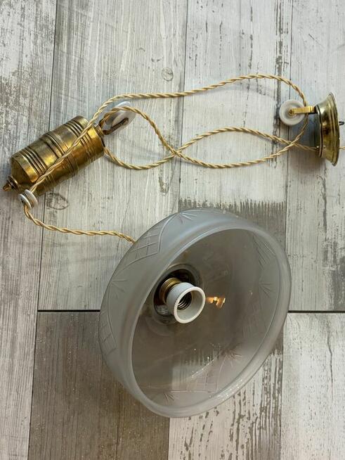 Orginalna lampa wisząca z przeciwwagą i podsufitką mosiężną