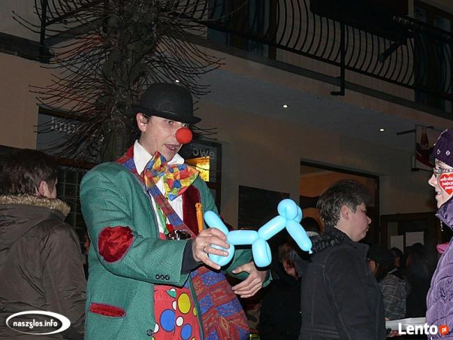 klauni, szczudlarze, animatorzy, bańki mydlane, baloniki