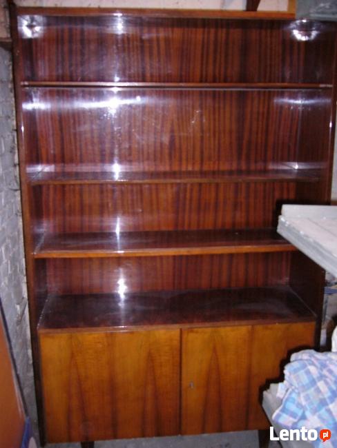 Sprzedam biblioteczkę orzech połysk