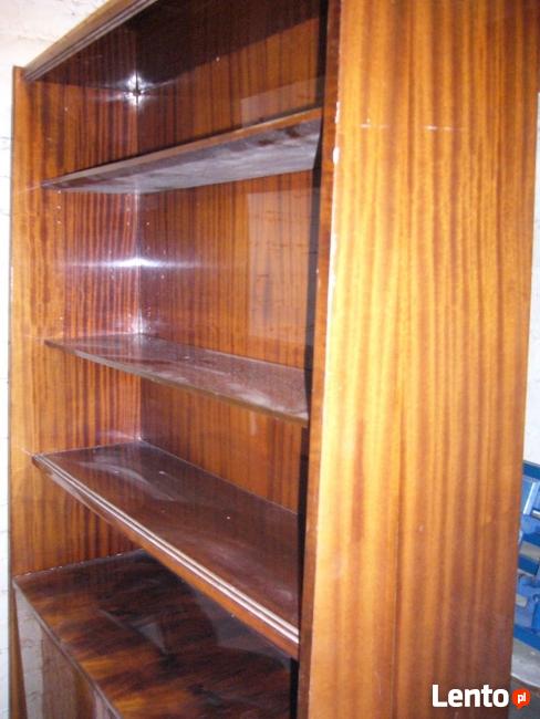 Sprzedam biblioteczkę orzech połysk