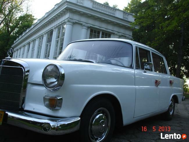 Biały zabytkowy mercedes do ślubu