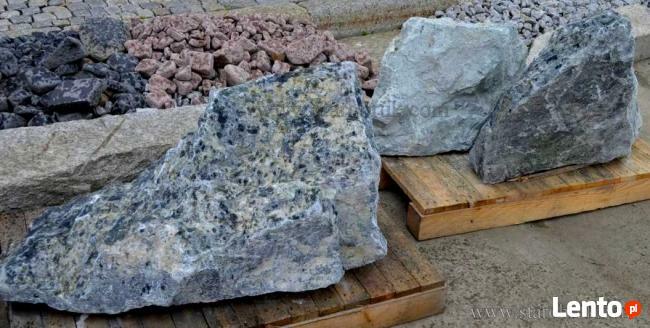 Bryła głaz monolit zielony skały zielone łupek skała