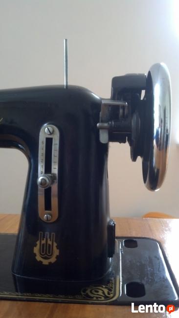 Maszyna do szycia Łucznik na pedały stolik