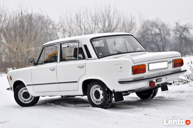 Biały Fiat 125 do ślubu na wesele