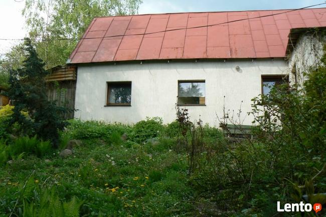 dom z zabudowaniami gospodarczymi