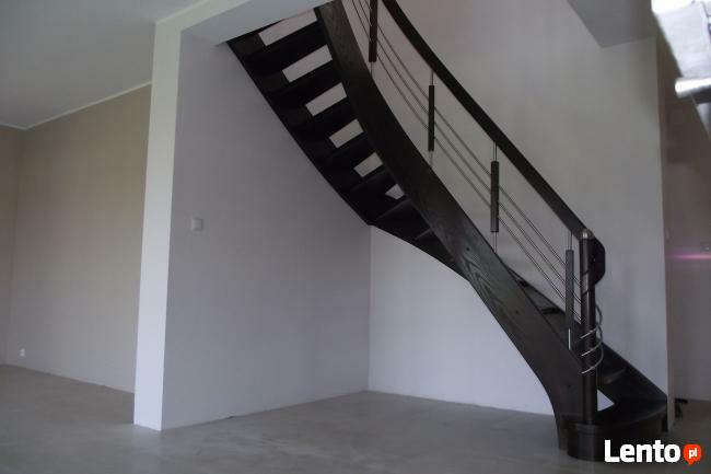 Schody gięte z drewna