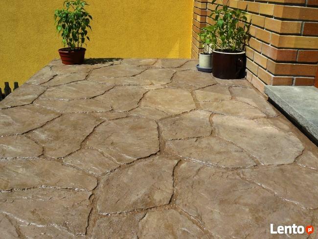 Taras, balkon, schody bez płytek, materiały odporne na wodę