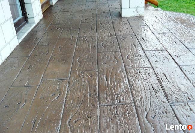 Taras, balkon, schody bez płytek, materiały odporne na wodę