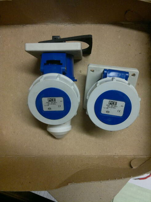 Gniazdo tablicowe 16A 3P 230V /75x75/ niebieskie IP67 3132