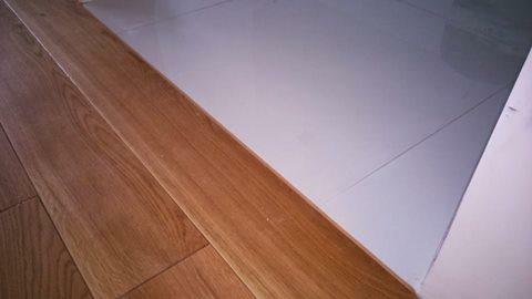 Układanie paneli. Montaż deski barlineckiej. LISTWY MDF