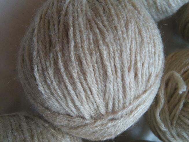 387 Gr beżowa wełna włóczka