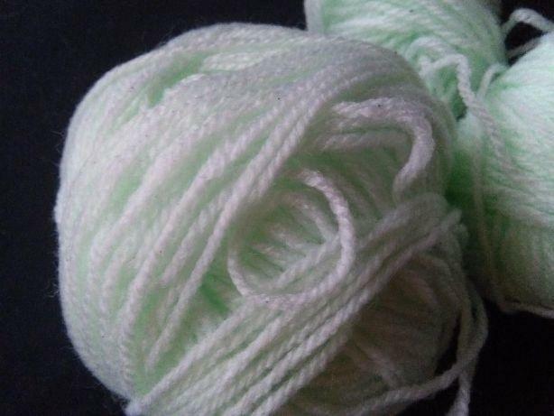 75 GR jasno seledynowa wełna włóczka