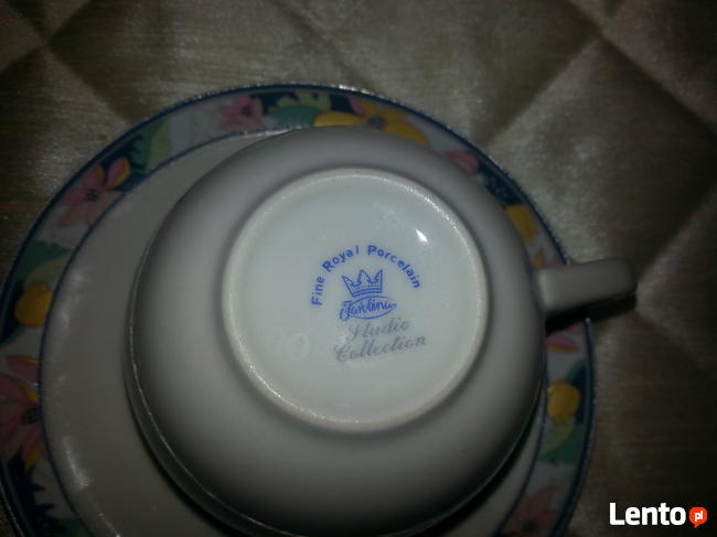 Filizanka ze spodkiem karolina