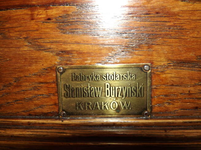 Piękne, zabytkowe meble apteczne.