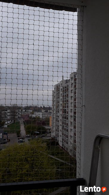 Montaż siatki:balkon, okno przed ptakami, wypadnięciu kotka.