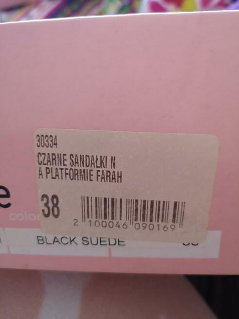 Sprzedam sandałki na platformie firmy deezee