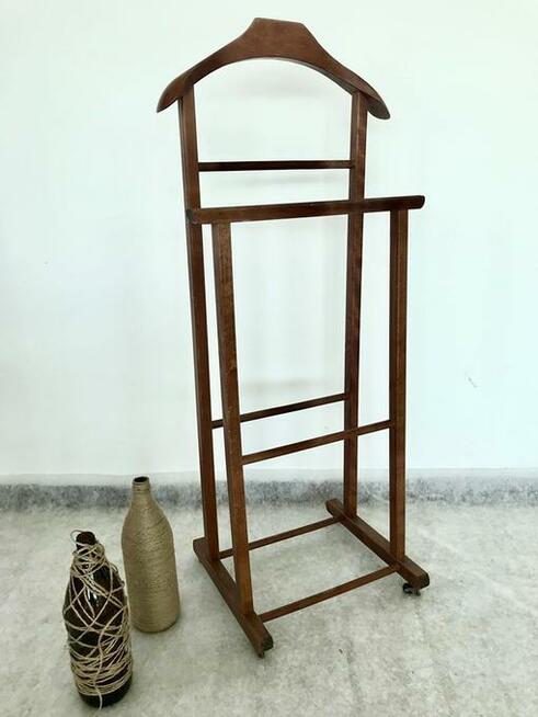 Drewniany kamerdyner / wieszak