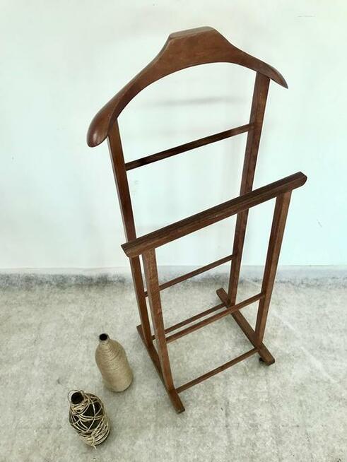 Drewniany kamerdyner / wieszak