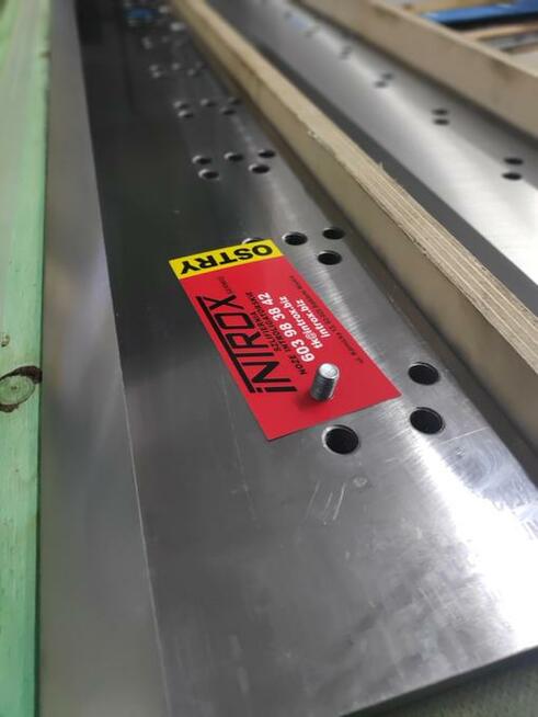 Ostrzenie noży - krajarka trójnóż gilotyna