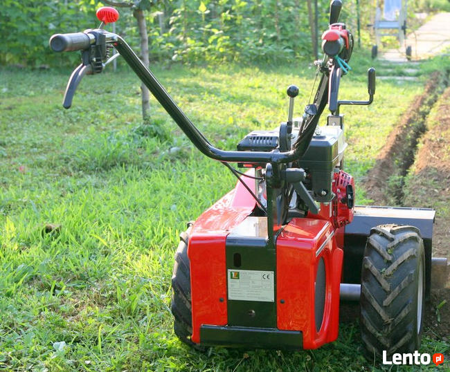 Koparka łańcuchowa ręczna (samojezdna z napędem)