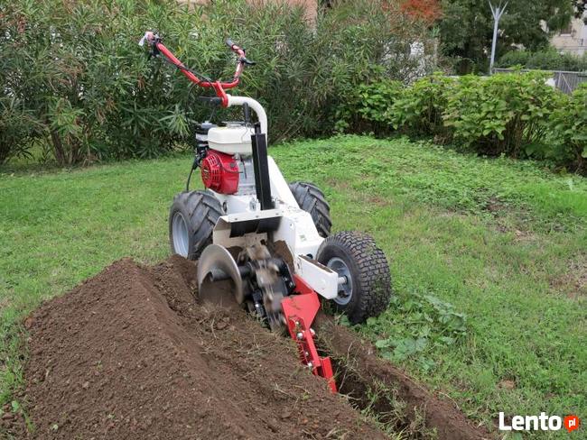 Koparka łańcuchowa ręczna (samojezdna z napędem)