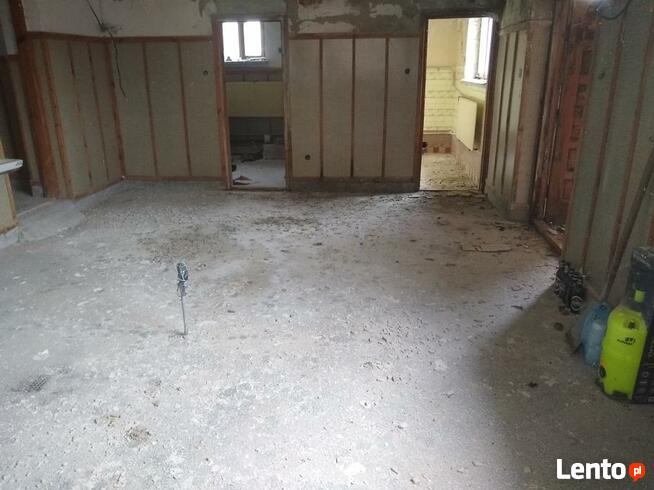 Dom z sutereną pod działalność gospodarczą 374 m2