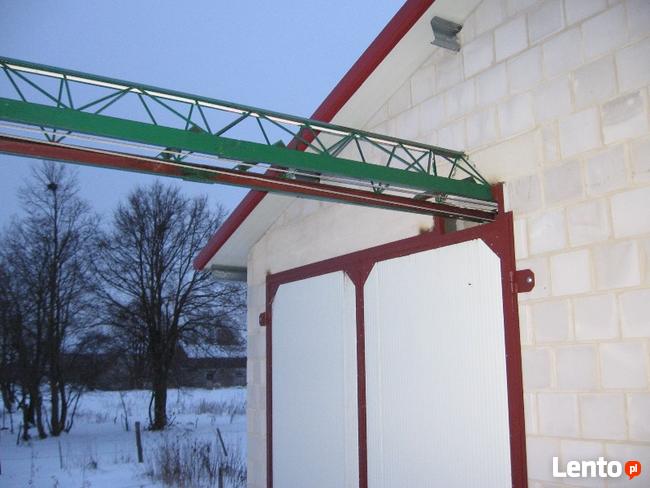 Szynowy zgarniacz obornika