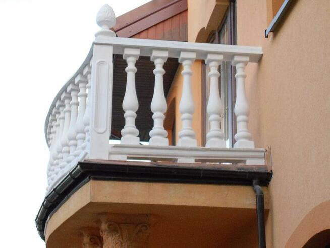 Tralki betonowe na schody, balkon, taras proste i łukowate,