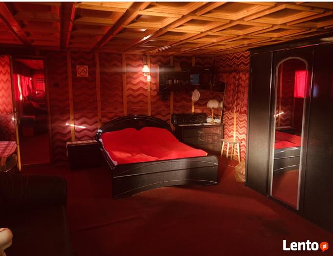 Sprzedam dom i statek -barkę nad jeziorem rożnowskim.