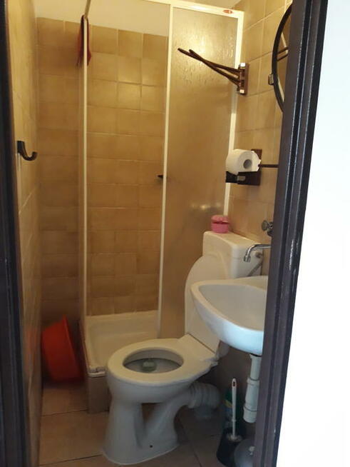 POKOJE Z LAZIENKAMI LEBA