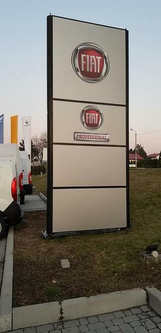 Konstrukcje reklamowe - Pylony - Tablice