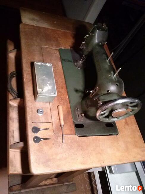 Maszyna do szycia Husqvarna, antyk, 1916 r, 390 zł.