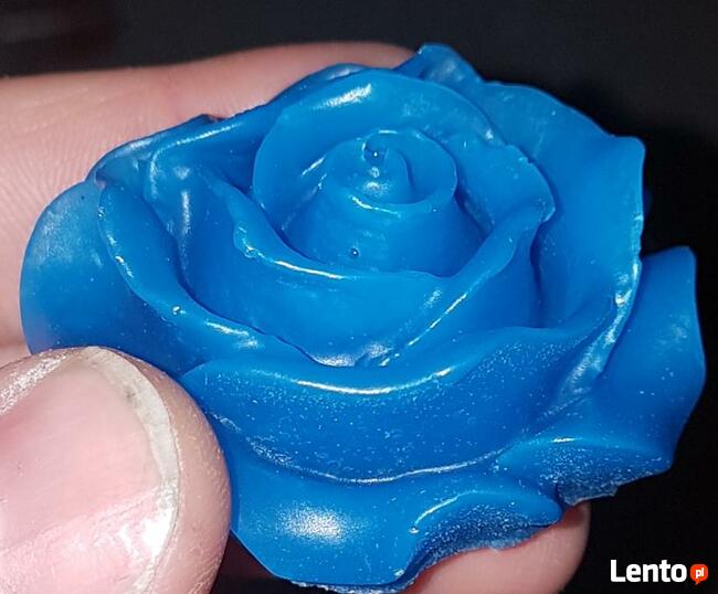 Kwiaty dekoracyjne z żywicy