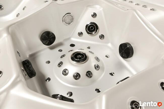 Nowa luksusowa wanna ogrodowa z hydromasażem, jacuzzi SPA