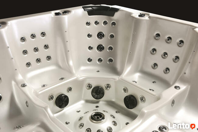 Nowa luksusowa wanna ogrodowa z hydromasażem, jacuzzi SPA