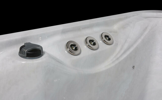 Nowa luksusowa wanna ogrodowa z hydromasażem, jacuzzi SPA