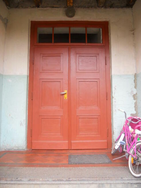 Renowacja drzwi, mebli bram i schodów