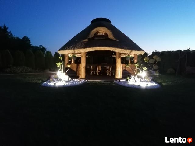 Altany kryte trzciną strzechą dachy