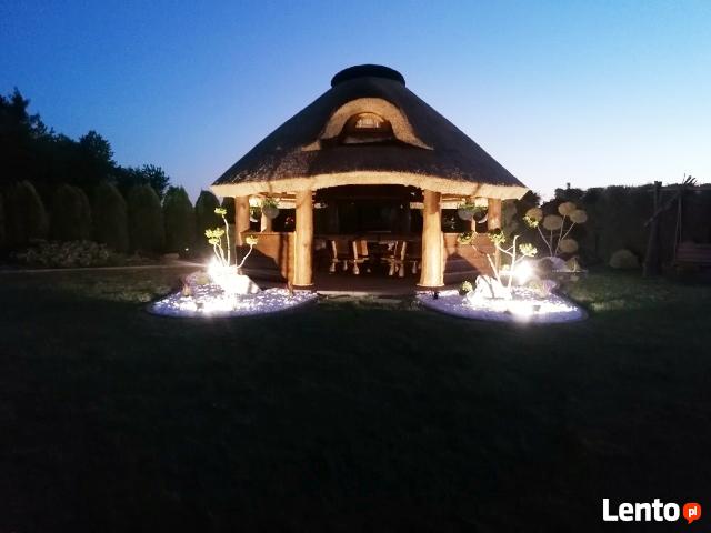 Altany kryte trzciną strzechą dachy