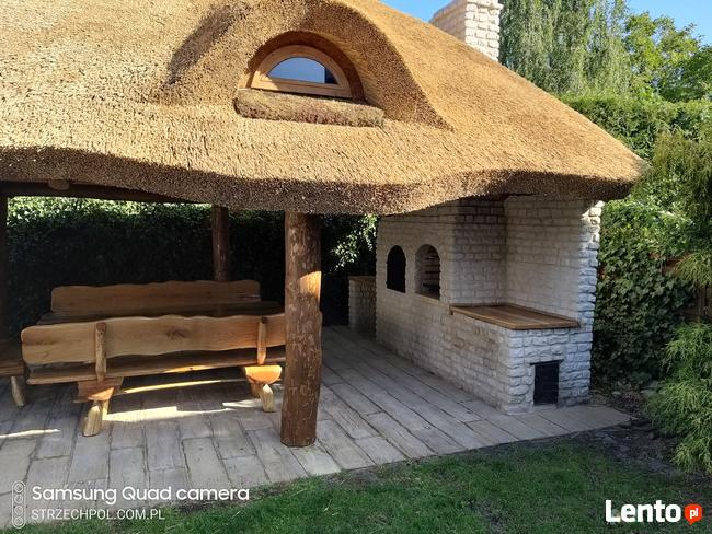 Altany kryte trzciną strzechą dachy