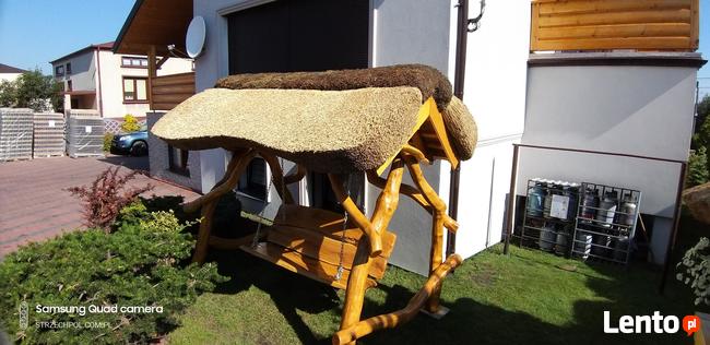 Altany kryte trzciną strzechą dachy