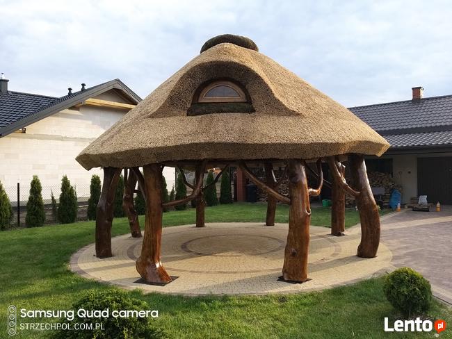 Altany kryte trzciną strzechą dachy