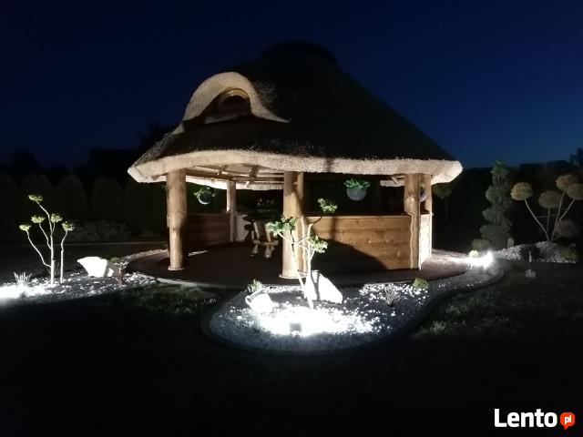 Altany kryte trzciną strzechą dachy