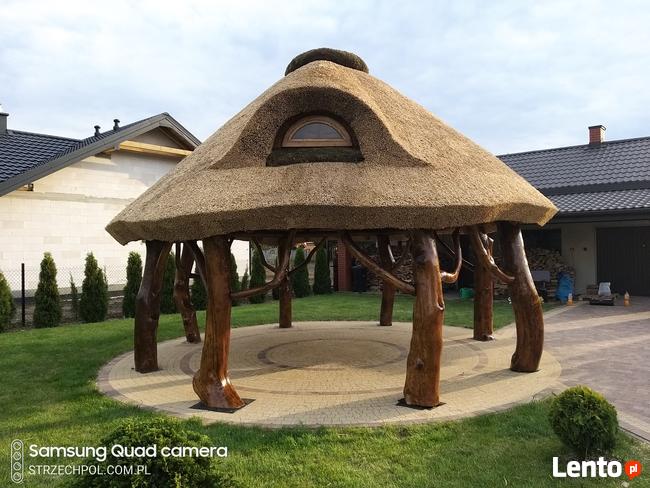 Altany kryte trzciną strzechą dachy