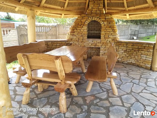 Altany kryte trzciną strzechą dachy