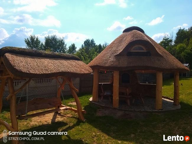 Altany kryte trzciną strzechą dachy