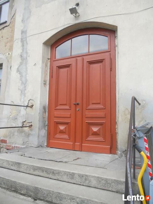 Renowacja drzwi, mebli bram i schodów