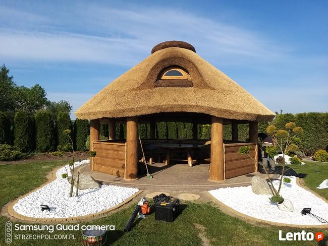 Altany kryte trzciną strzechą dachy