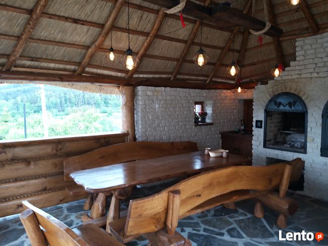 Altany kryte trzciną strzechą dachy