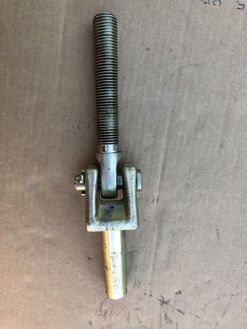 Główka odciągu z gwintem New Holand